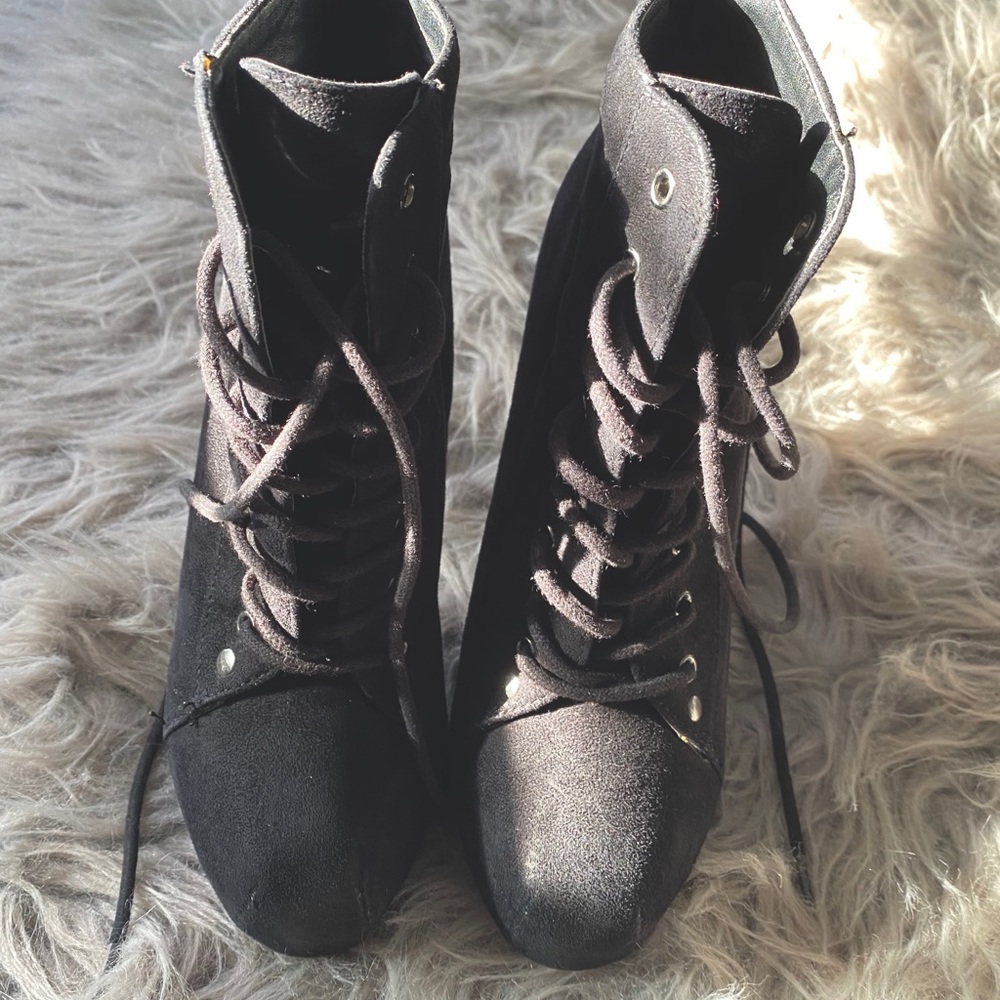 Black bootys - Picture 2 of 3